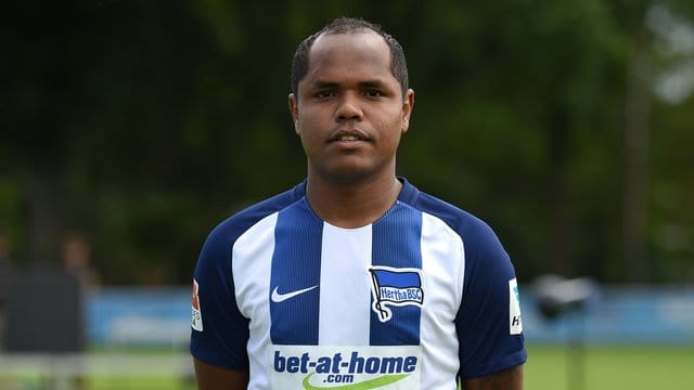 Der frühere Bundesligaprofi Ronny schliesst sich für zunächst vier Wochen dem BErliner Siebstligisten Berlin United an. Der frühere Bundesligaprofi Ronny schliesst sich für zunächst vier Wochen dem BErliner Siebstligisten Berlin United an.