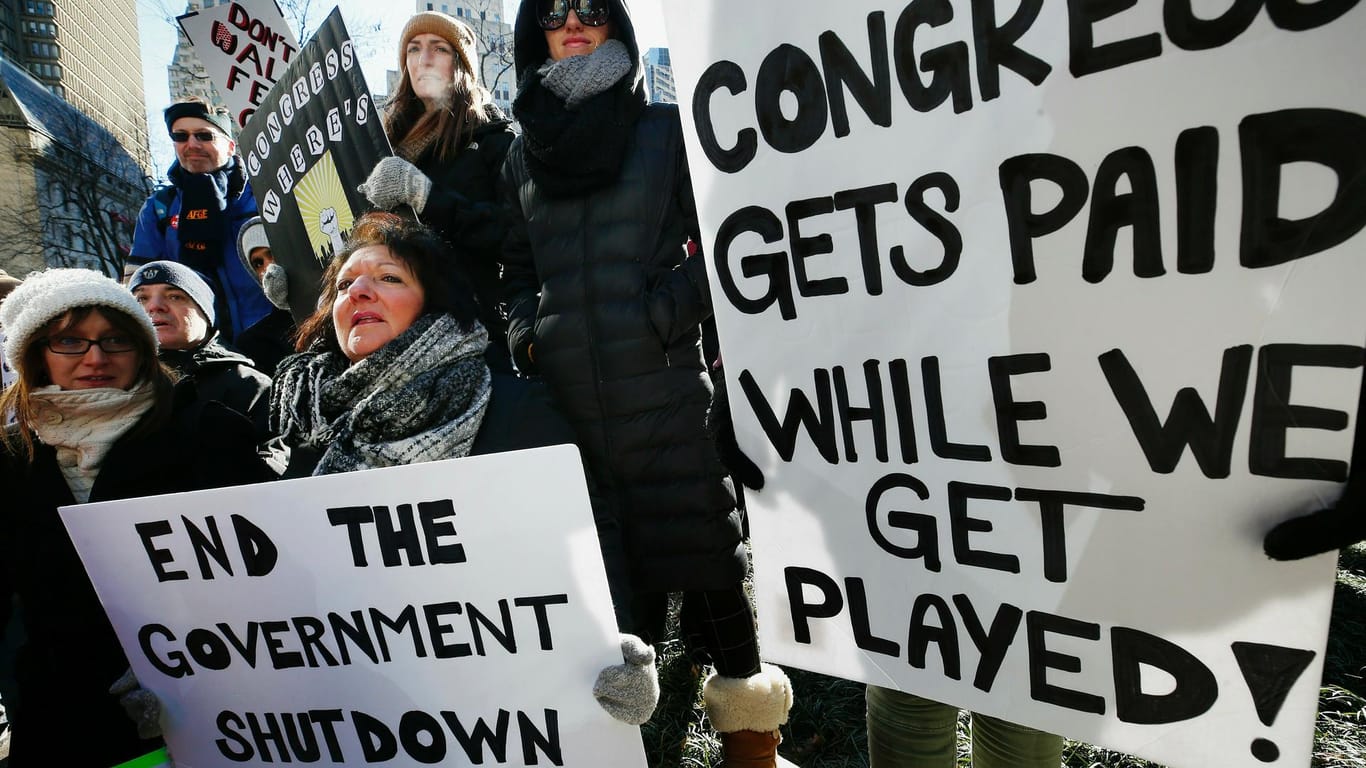 Demonstration in Boston: US-Regierungsmitarbeiter gehen gegen den "Shutdown"auf die Straße.