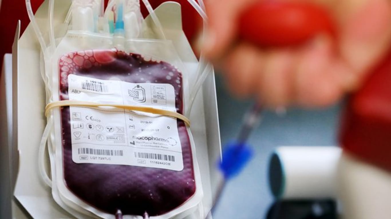 Eine Blutkonserve: In Deutschland ist die Zahl der Blutspender leicht rückläufig.