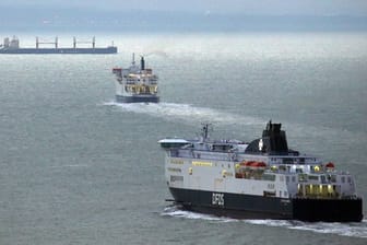 Fähren im Ärmelkanal: Die britische Regierung hat Verträge mit Reedereien abgeschlossen, um mögliche Engpässe nach dem Brexit mithilfe von gecharterten Fähren abzufedern.