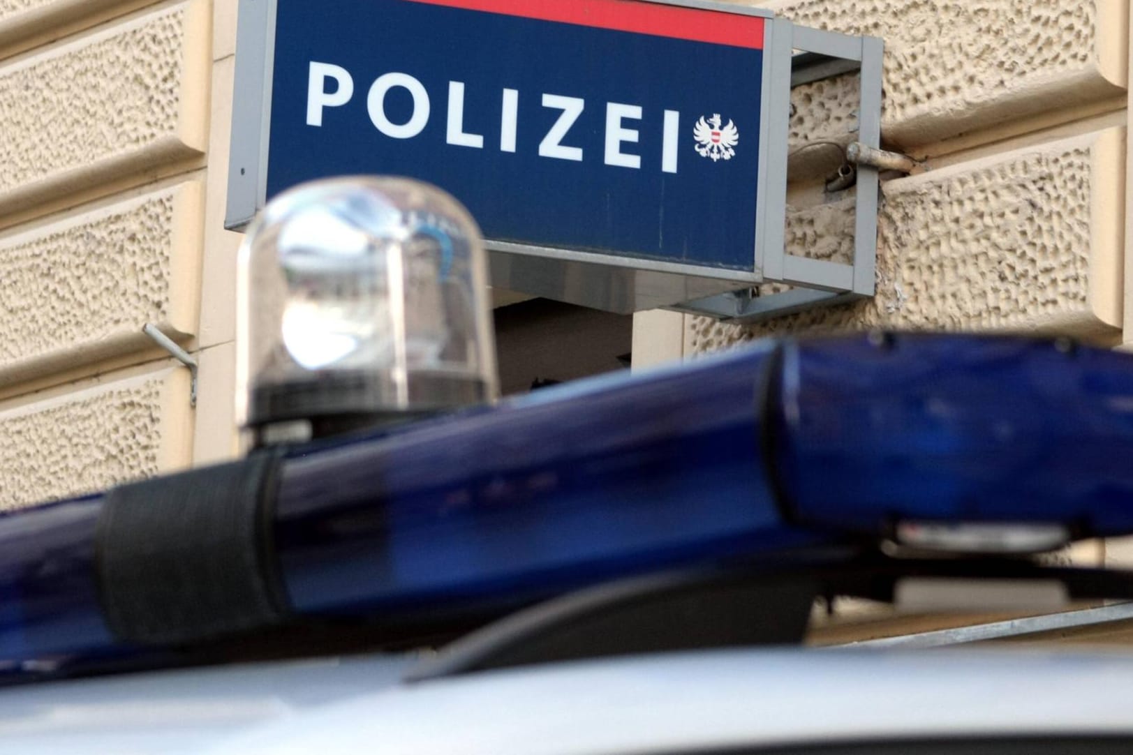 Polizeistation in Österreich: Der 19-Jährige Ex-Freund der getöteten 16-Jährigen ist dringend tatverdächtig. (Symbolfoto)