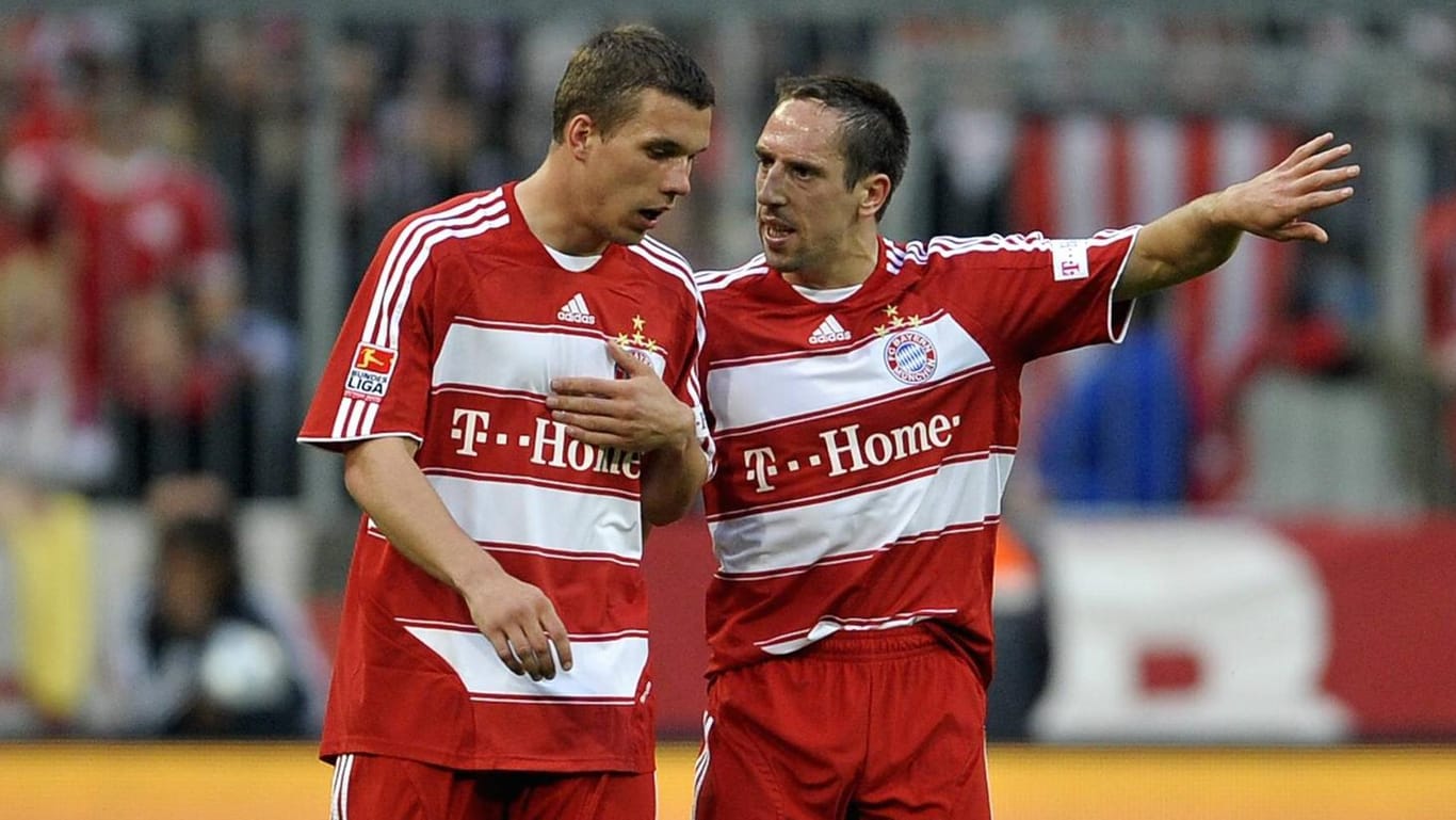 Vor knapp zehn Jahren: Lukas Podolski (l.) und Franck Ribery im Mai 2009 während eines Spiels des FC Bayern, bei dem sie von 2007 bis 2009 zusammenspielten.