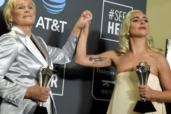 Glenn Close (l) und Lady Gaga wurden als beste Schauspielerinnen ausgezeichnet.