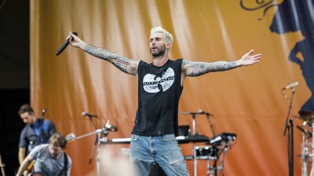 Adam Levine, Sänger von Maroon 5, auf der Bühne des New Orleans Jazz und Heritage Festivals 2017.