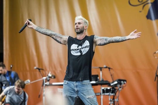 Adam Levine, Sänger von Maroon 5, auf der Bühne des New Orleans Jazz und Heritage Festivals 2017.