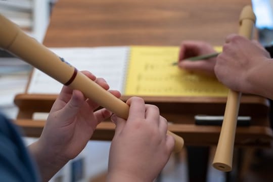 Wer in seiner Wohnung unterrichten will, sollte sich absichern und Musizierzeiten im Mietvertrag aufnehmen lassen.