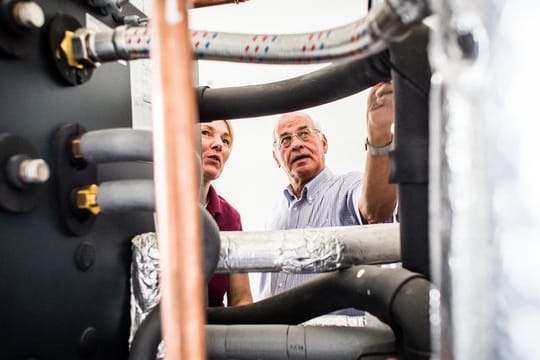 Hauskäufer müssen die nicht gedämmten, zugänglichen Heizungs- und Warmwasserleitungen sowie Armaturen in nicht beheizten Räumen dämmen.