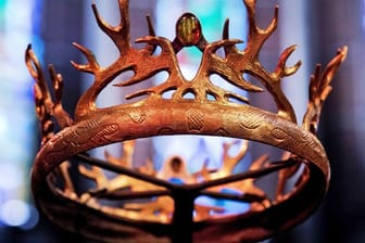 Eine Krone aus der HBO-Serie "Game of Thrones" in Amsterdam in der Ausstellung über die US-Fantasy-Serie.