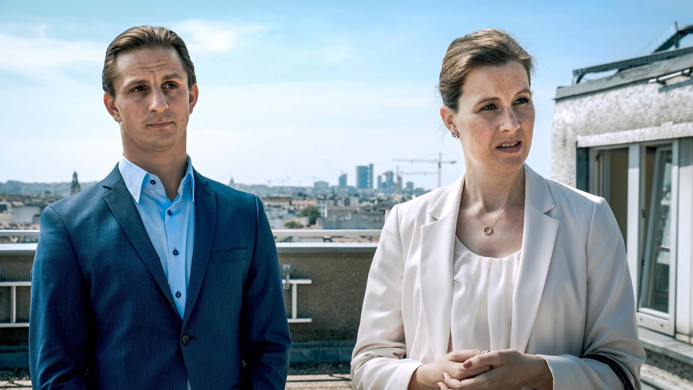 Lukas Kragl (Sebastian Wendelin) und Dr. Maria Digruber (Franziska Hackl): Die beiden sind von der Inneren Sicherheit.