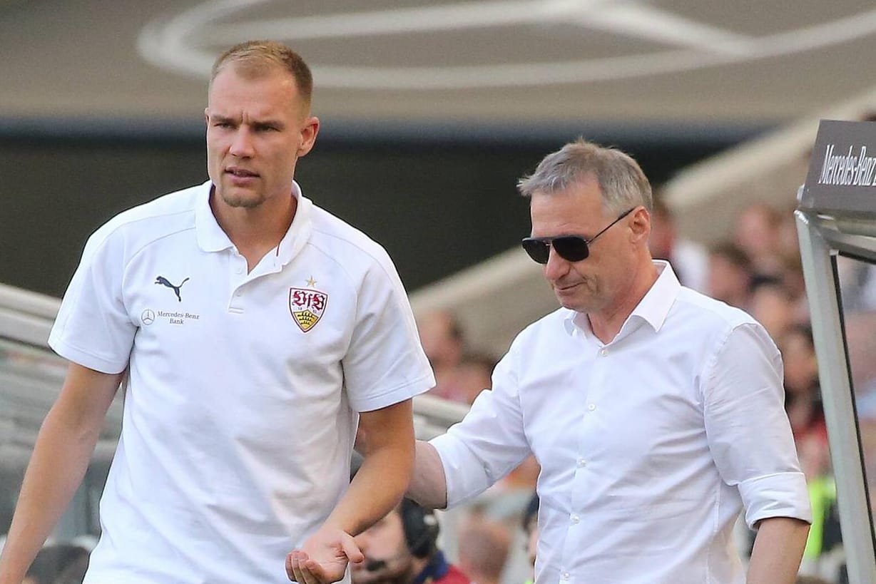 Holger Badstuber (links) und Michael Reschke vom VfB Stuttgart.