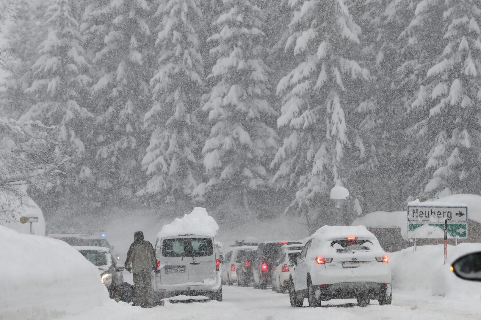 Stau: Auch in Österreich kann der Verkehr auf einigen Strecken ins Stocken geraten.