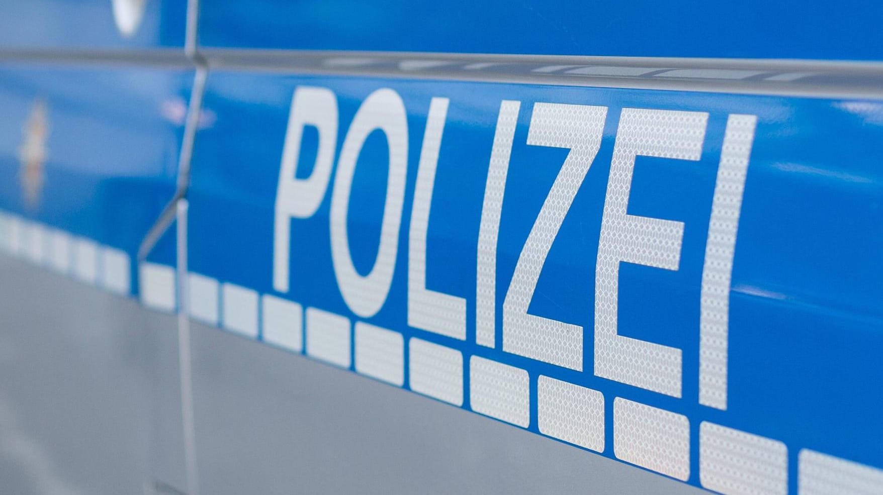 Schüsse aus einer Schreckschusspistole haben in Iserlohn einen SEK-Einsatz ausgelöst. ein Mann wurde festgenommen. (Symbolfoto) Schüsse aus einer Schreckschusspistole haben in Iserlohn einen SEK-Einsatz ausgelöst. ein Mann wurde festgenommen. (Symbolfoto)