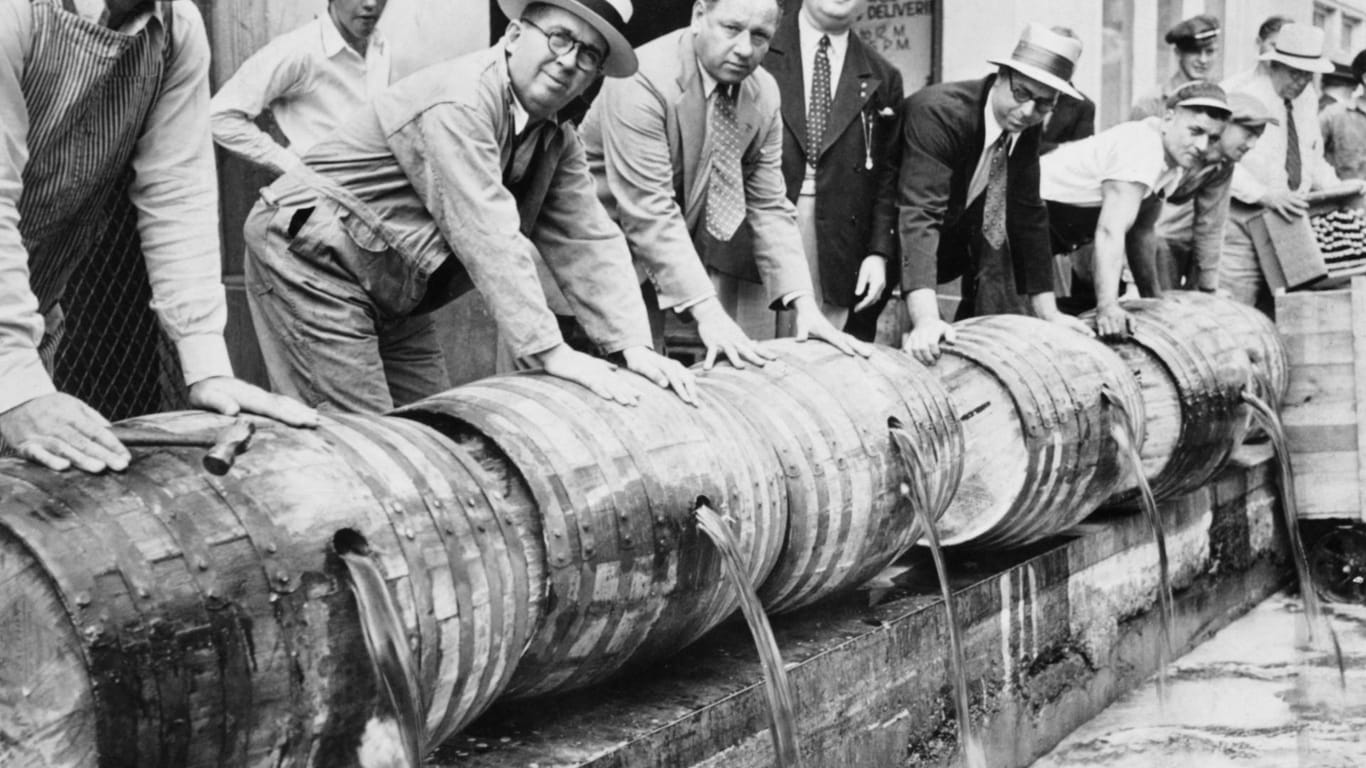 Die USA 1933 zur Zeit der Prohibition: Dreizehn Jahre lang war Herstellung, Transport und Verzehr von Alkohol verboten.