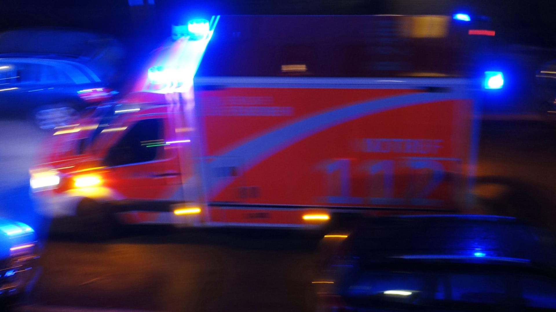 An einem Fähranleger in der Maas ist ein Auto ins Wasser gefahren: Eine Frau stirbt, der Ehemann und der Sohn können sich retten. (Symbolfoto) An einem Fähranleger in der Maas ist ein Auto ins Wasser gefahren: Eine Frau stirbt, der Ehemann und der Sohn können sich retten. (Symbolfoto)