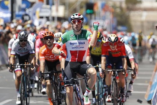 Elia Viviani (vorne) war in Adelaide nicht zu schlagen.