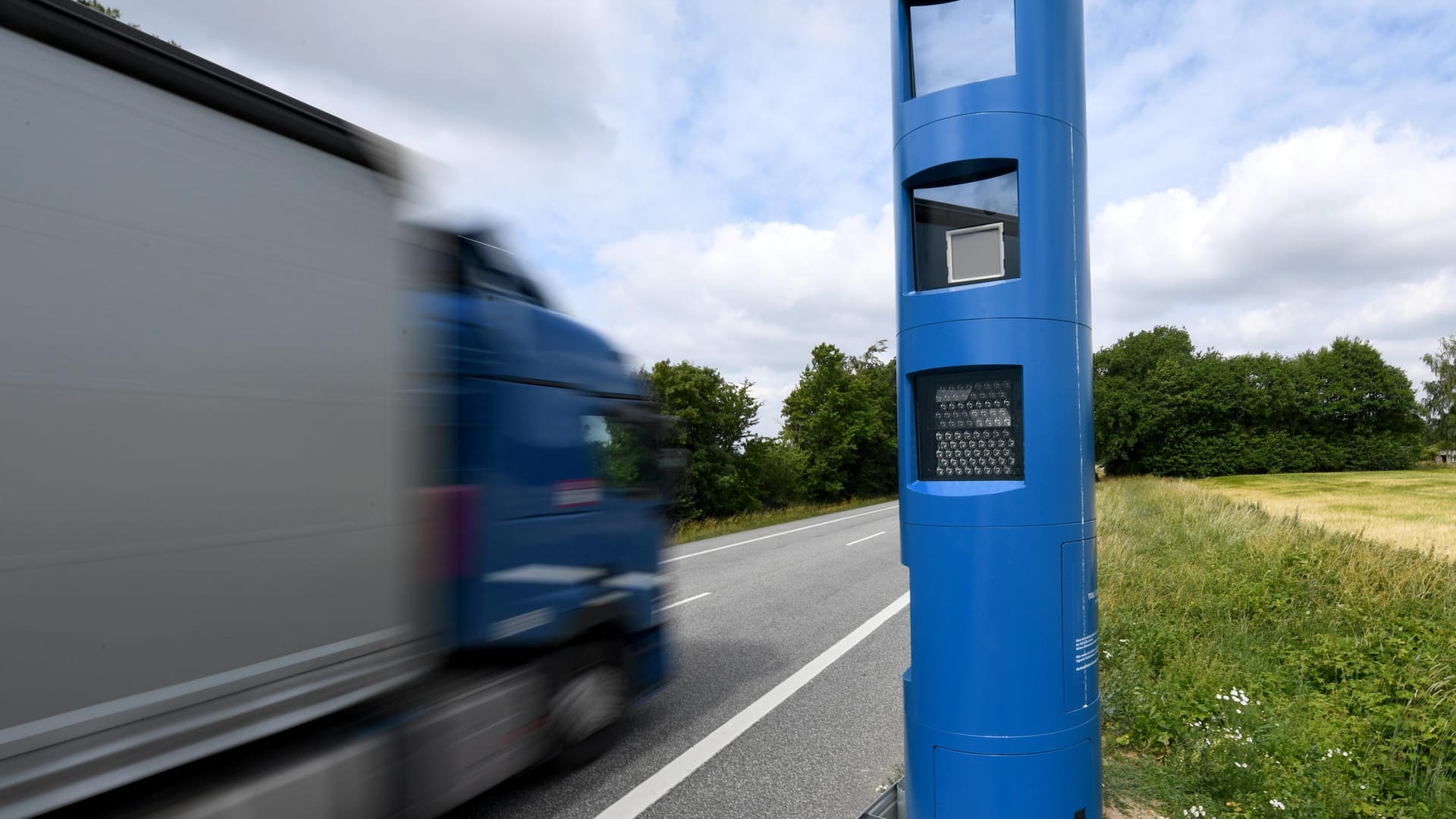 Kontrollstelle zur Erfassung der Maut für LKW: Die Lkw-Maut auf Autobahnen und Bundesstraßen bleibt in staatlicher Regie. Kontrollstelle zur Erfassung der Maut für LKW: Die Lkw-Maut auf Autobahnen und Bundesstraßen bleibt in staatlicher Regie.