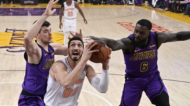In den USA ein Star, in der Türkei im Fokus: Enes Kanter (M).