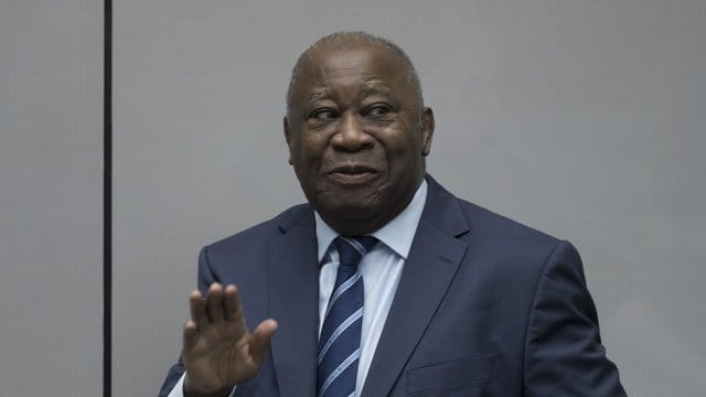 Laurent Gbagbo, ehemaliger Präsident der Elfenbeinküste, betritt den Gerichtssaal des Internationalen Strafgerichtshofs in Den Haag. Laurent Gbagbo, ehemaliger Präsident der Elfenbeinküste, betritt den Gerichtssaal des Internationalen Strafgerichtshofs in Den Haag.