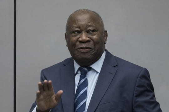 Laurent Gbagbo, ehemaliger Präsident der Elfenbeinküste, betritt den Gerichtssaal des Internationalen Strafgerichtshofs in Den Haag.