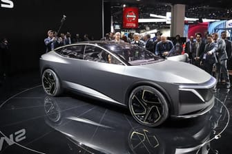 Kräftige Limo: Nissan zeigt auf der Motor Show in Detroit mit der Studie IMs eine elektisch angetriebene Kombination aus SUV und Limousine.