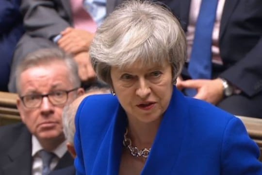 Die britische Premierministerin Theresa May nach der Ablehnung des Misstrauensantrags der Labour Party.