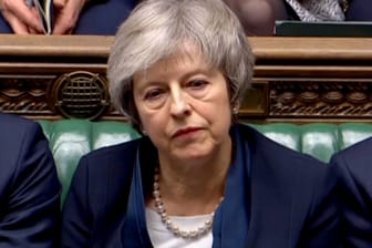 Premierministerin Theresa May nach der Niederlage in der Brexit-Abstimmung: Fünf Szenarien sind jetzt noch möglich, bevor Großbritannien Ende März die EU verlässt.