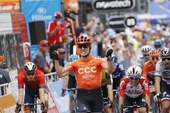 Patrick Bevin sprintete auf der zweiten Etappe der Tour Down Under als Erster ins Ziel.