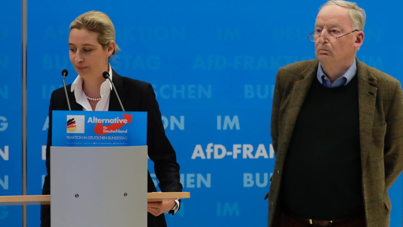 Nachdem der Verfassungsschutz die AfD zum Prüffall erklärt hat, geben die Fraktionsvorsitzenden Alexander Gauland und Alice Weidel eine Pressekonferenz.