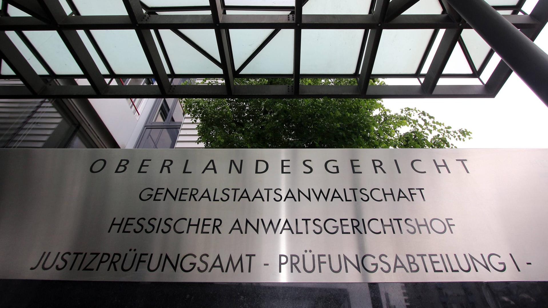 Drohung per Email: Das Oberlandesgericht wurde dennoch nicht geräumt. Drohung per Email: Das Oberlandesgericht wurde dennoch nicht geräumt.