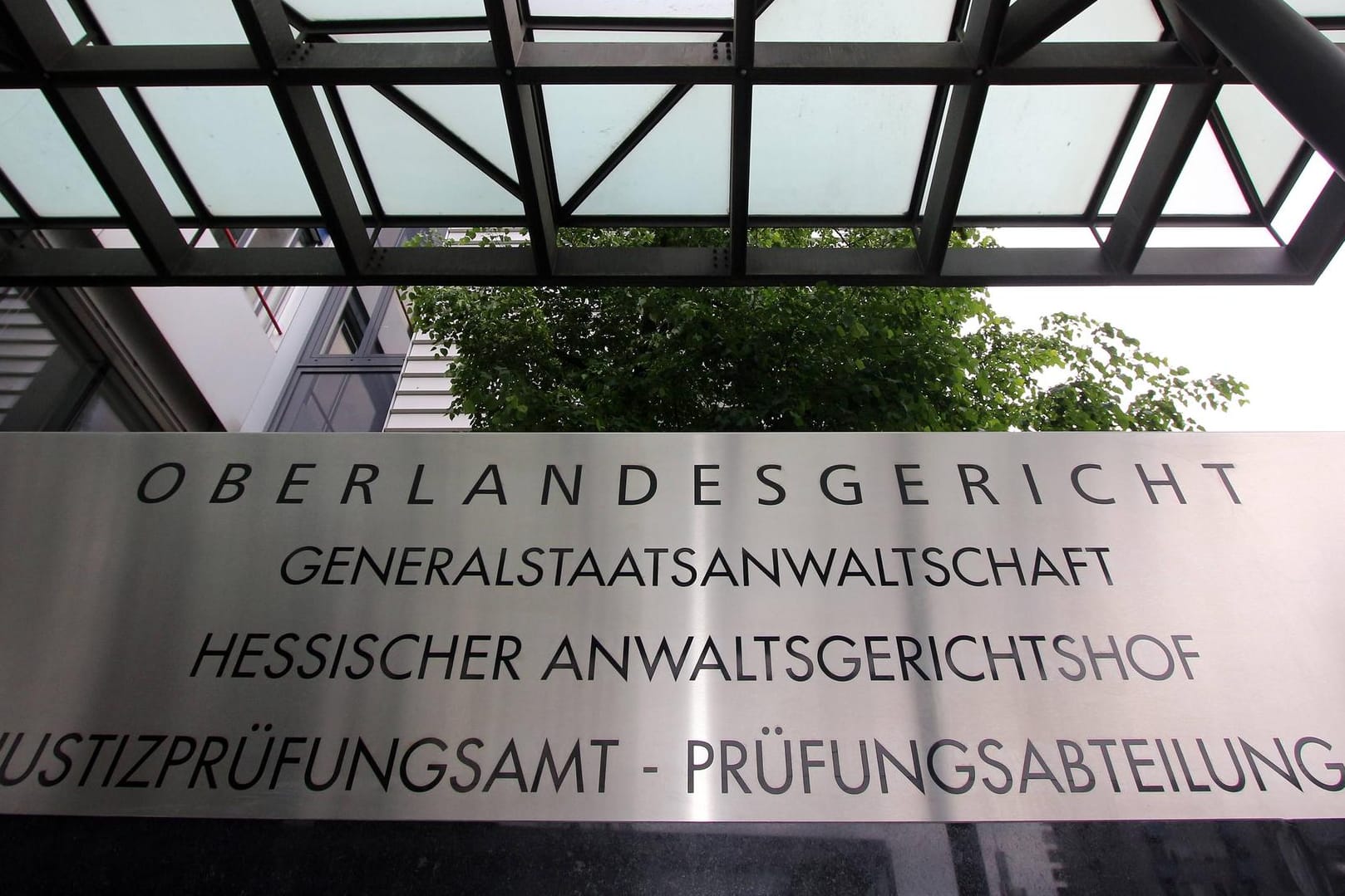Drohung per Email: Das Oberlandesgericht wurde dennoch nicht geräumt.