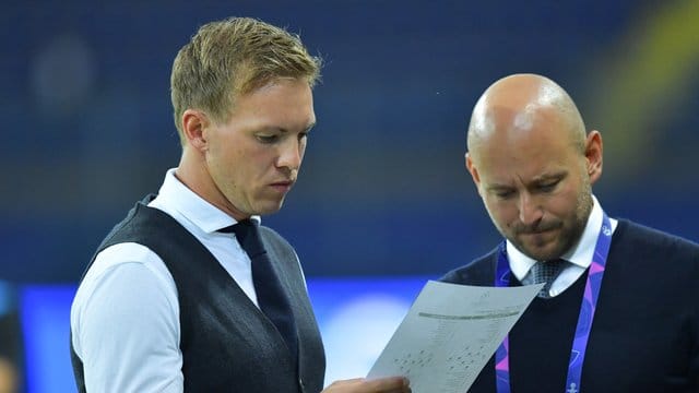 Steht auch auf Handball: Hoffenheims Trainer Julian Nagelsmann (l).
