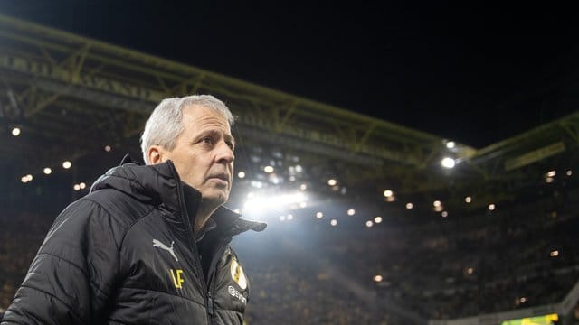 Dortmunds Trainer Lucien Favre will die Bayern weiter auf Abstand halten. Dortmunds Trainer Lucien Favre will die Bayern weiter auf Abstand halten.