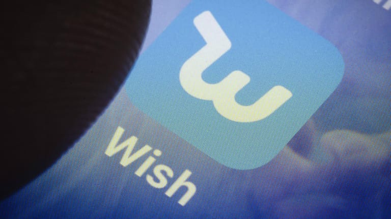 Die Wish-App wird auf einem Smartphone angezeigt. Sie gehört zu den beliebtesten Apps.