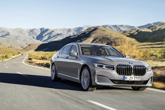 BMW 7er: Ab März verkaufen die Bayern ihr modellgepflegtes Topmodell mit merklich vergrößertem Kühlergrill.
