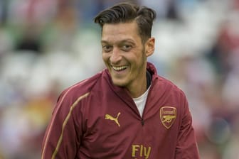 Mesut Özil: Der Star-Kicker hat sich verlobt.