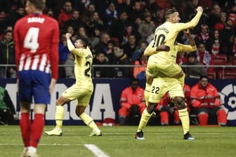 Die Girona-Spieler feiern das Weiterkommen gegen Atlético.