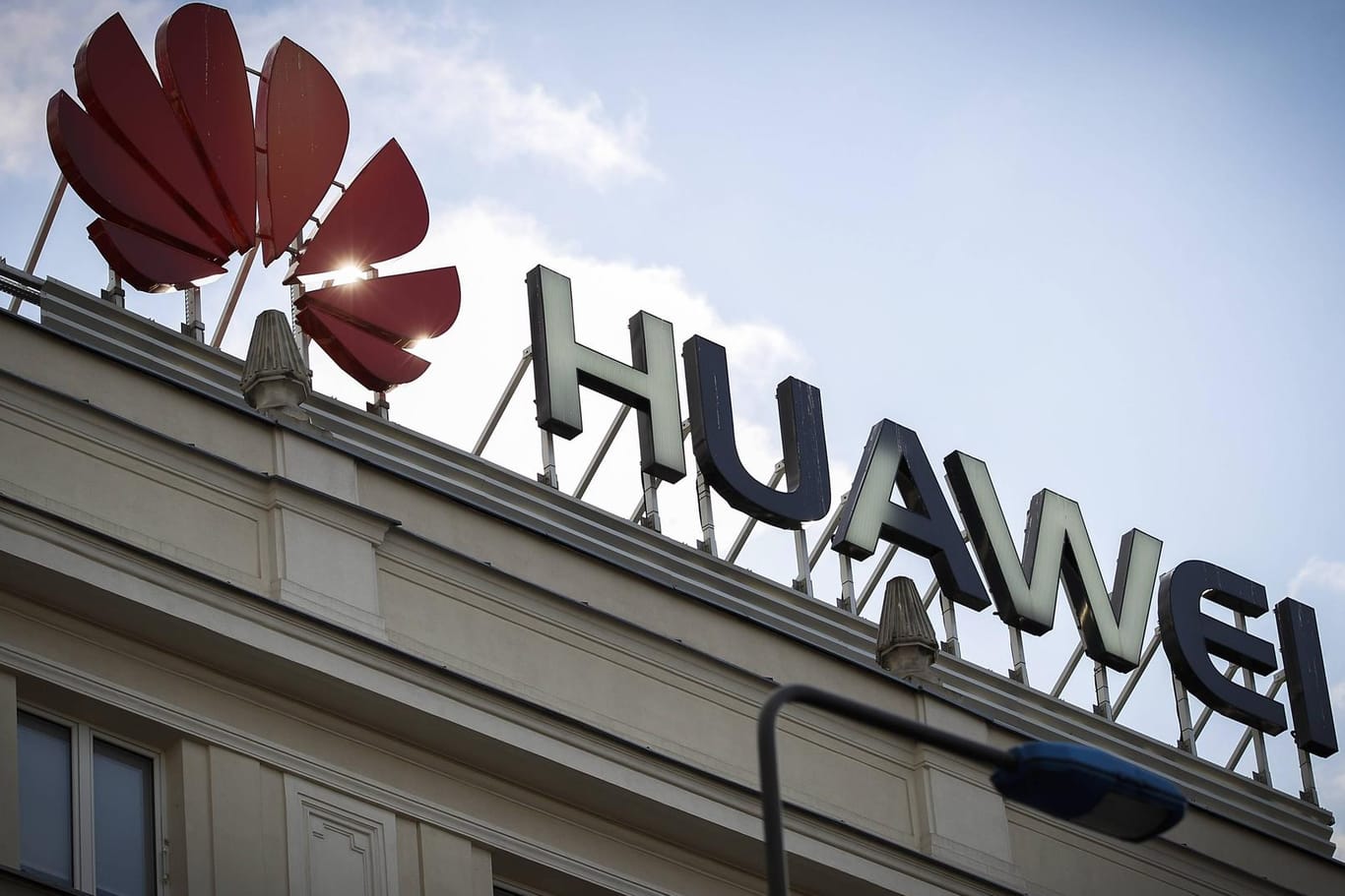 Ein Huawei-Büro: Laut einem US-Medienbericht ermitteln die USA gegen den chinesischen Techgiganten.