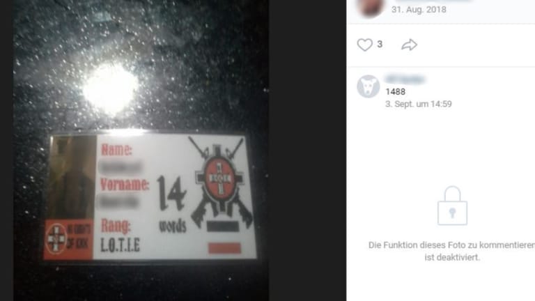 Sie nennen sie "Lady": Die Partnerin des nach eigenen Angaben Sicherheitschefs des KKK in Deutschland lud ein Foto ihres Mitgliedsausweises hoch.
