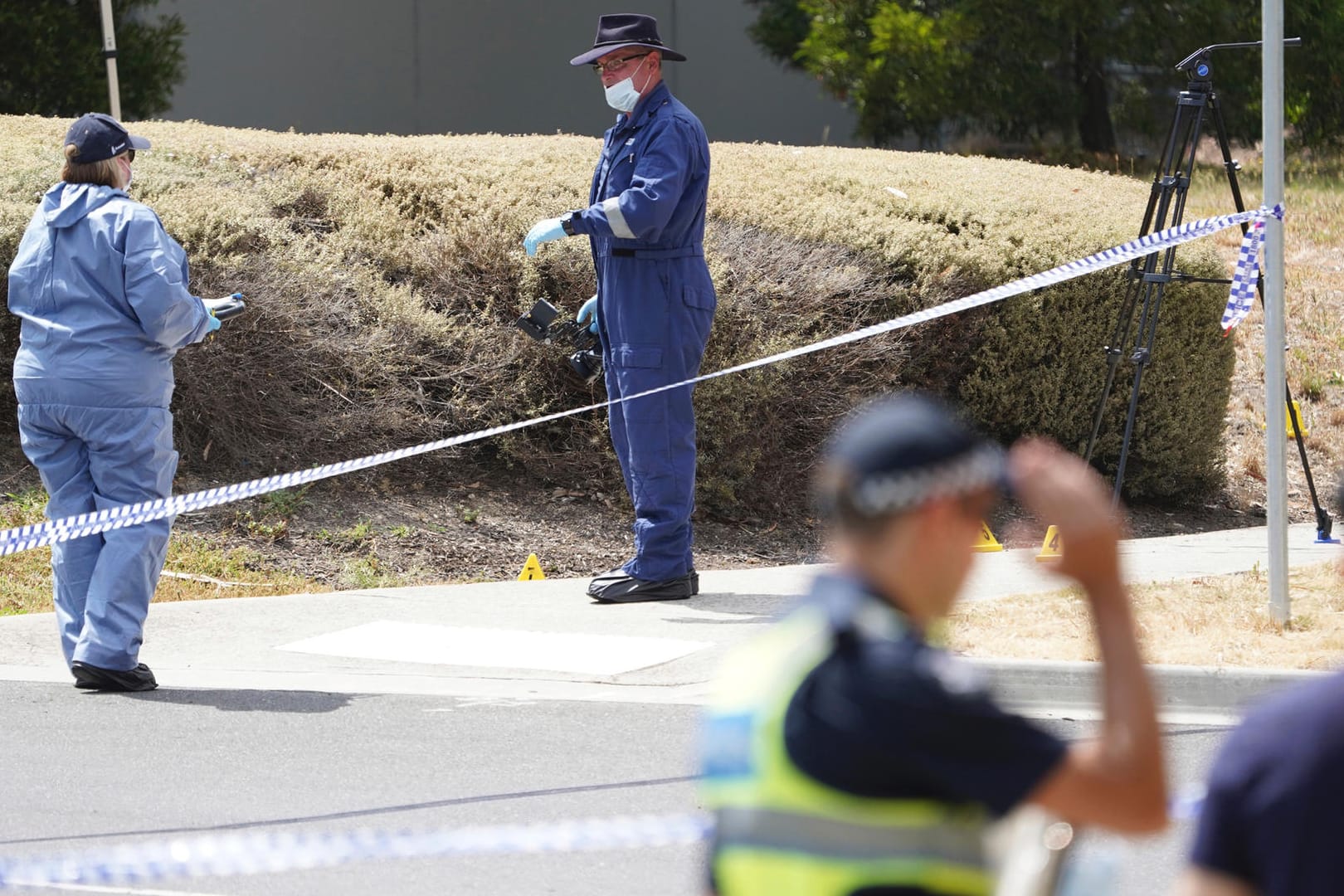Polizeibeamte sichern den Tatort in Melbourne, wo die Leiche der israelischen Studentin gefunden wurde.