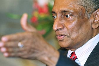 Lakshman Kadirgamar war bis zu seinem gewaltsamen Tod Außenminister Sri Lankas: Die Bundesanwaltschaft hat in Süddeutschland nach 14 Jahren einen Verdächtigen verhaftet.