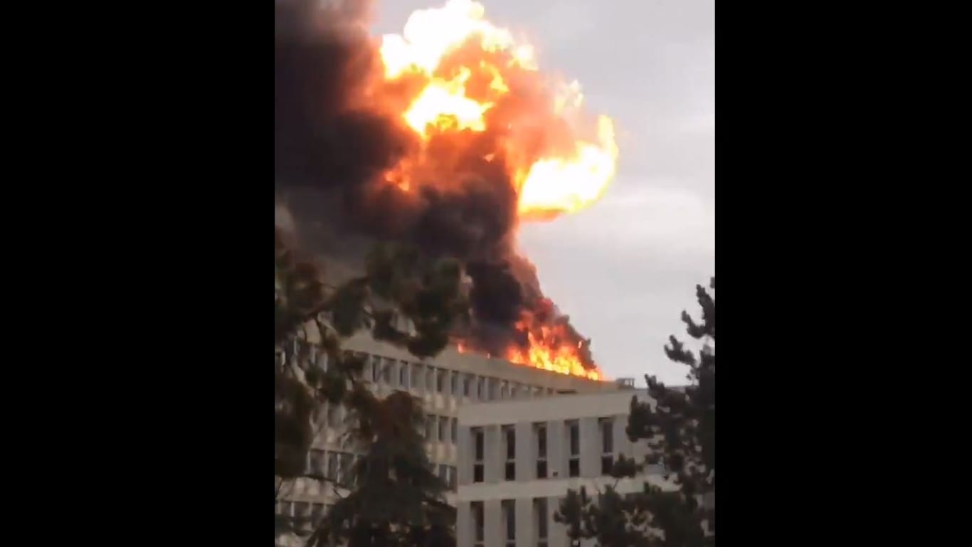 Große Explosion auf dem Campus der Universität in Lyon: Dabei wurden offenbar drei Menschen leicht verletzt.