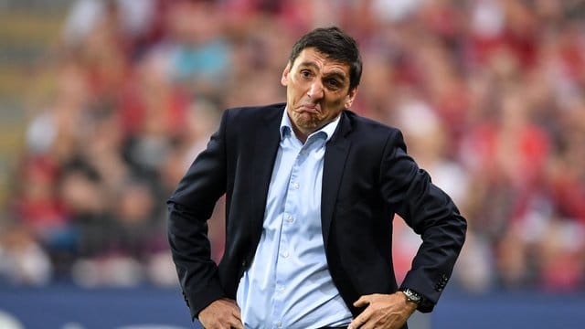 Erster Trainer-Rauswurf der Saison 2018/19: Ex-VfB-Coach Tayfun Korkut. Erster Trainer-Rauswurf der Saison 2018/19: Ex-VfB-Coach Tayfun Korkut.
