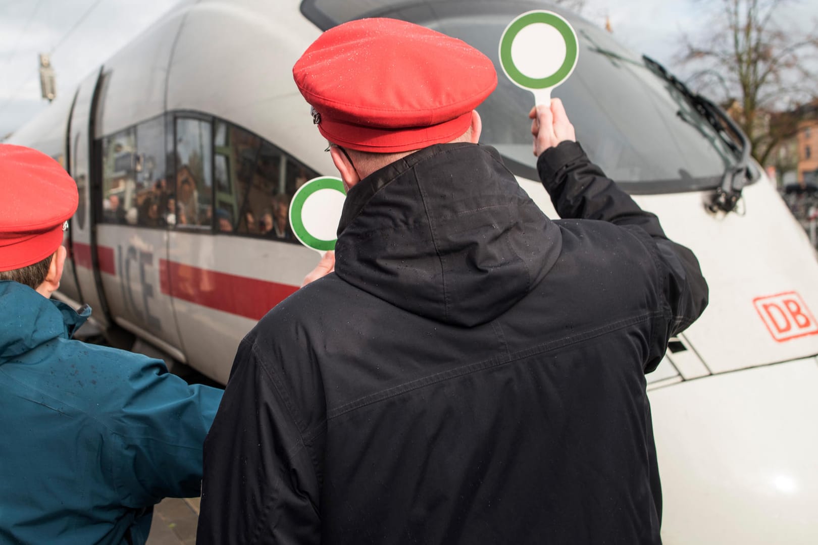 ICE: Die Deutsche Bahn hat Verbesserungsmaßnahmen vorgestellt.