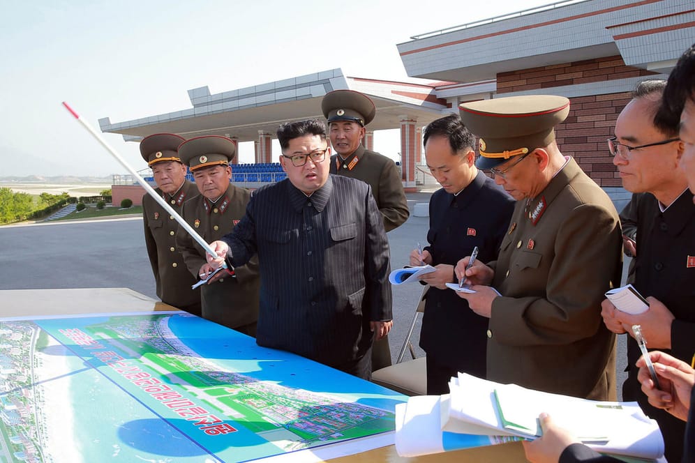 Kim Jong Un: Der nordkoreanische Machthaber inspiziert die Baustelle im Küstengebiet Wonsan-Kalma.