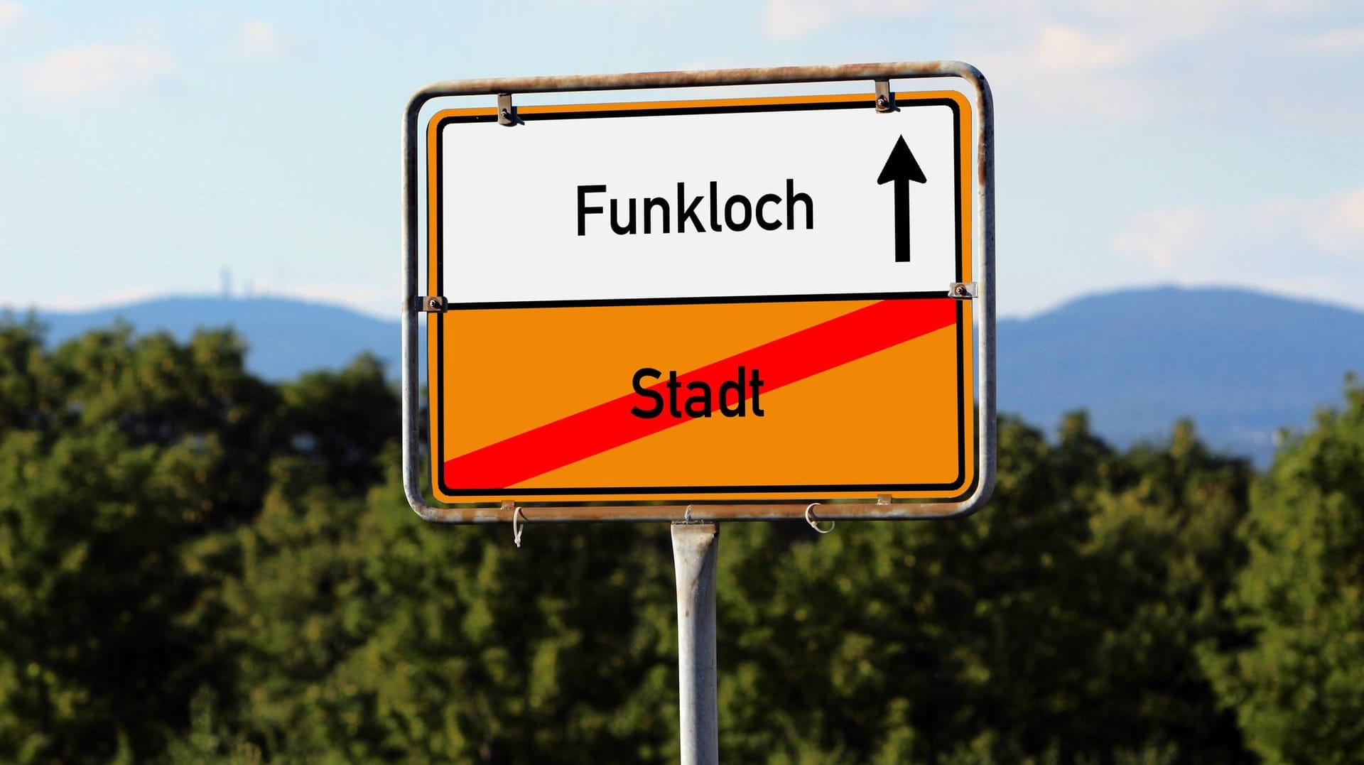 Ortsschild (Symbolbild): Funklöcher gibt es nicht nur auf dem Land