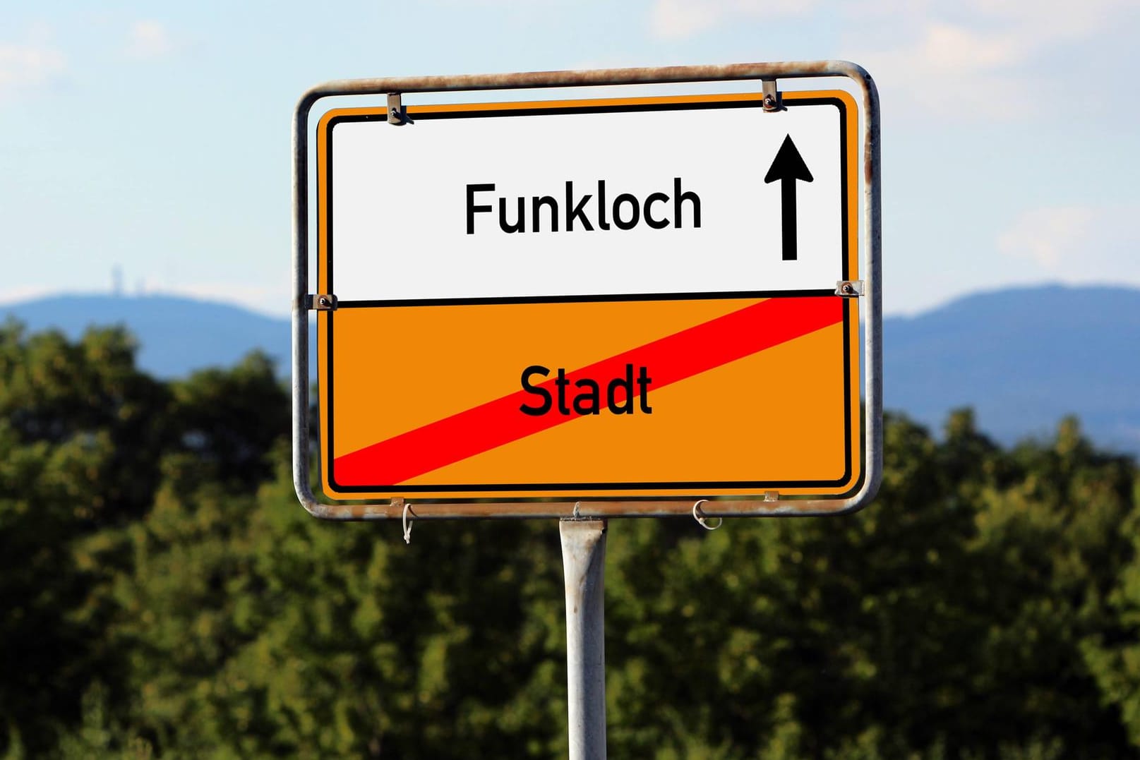 Ortsschild (Symbolbild): Funklöcher gibt es nicht nur auf dem Land