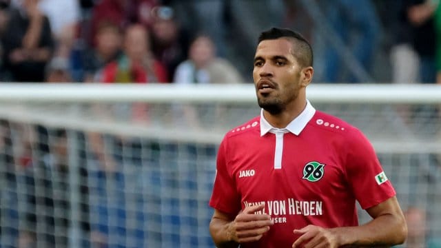 Könnte bald wieder das 96-Trikot tragen: Jonathas.
