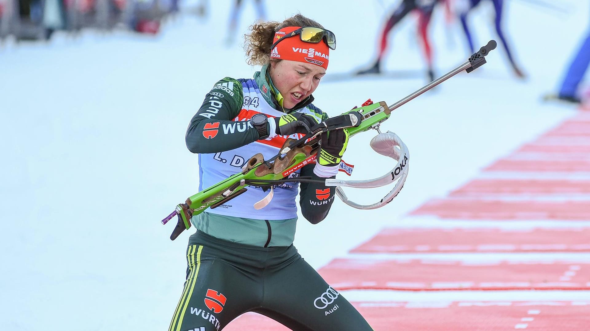 Laura Dahlmeier am Schießstand in Ruhpolding.