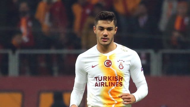 Tauscht das Galatasaray- gegen das VfB-Trikot: Ozan Kabak. Tauscht das Galatasaray- gegen das VfB-Trikot: Ozan Kabak.
