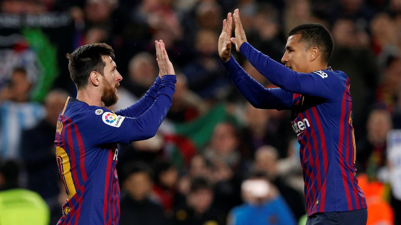 Lionel Messi und Jeison Murillo feiern den Einzug in die nächste Runde.